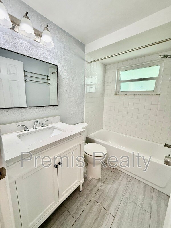 Building Photo - 11950 107th Ave N