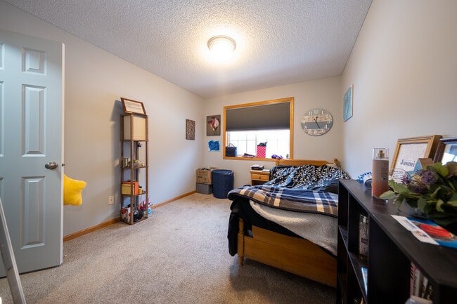 Building Photo - 17326 Lilac Ln SE