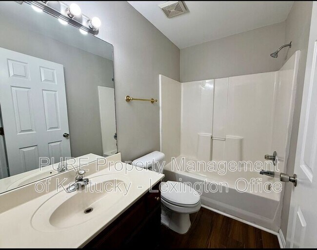 Building Photo - 552 Forest Hill Dr