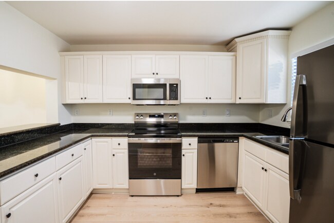 Building Photo - Spacious 2 Bedroom, 2 Bathroom Condominium...