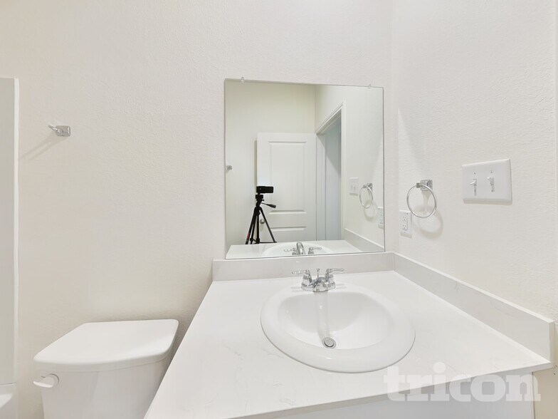 Building Photo - 12645 Big Rnch Rd