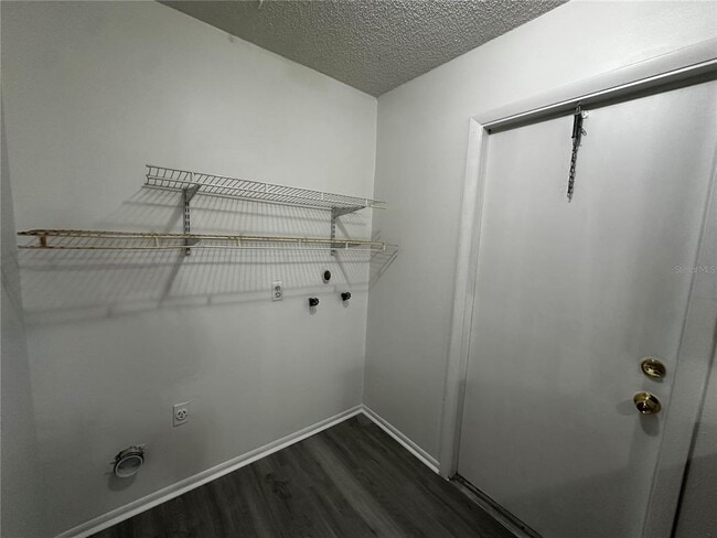 Building Photo - 4616 N Goldenrod Rd