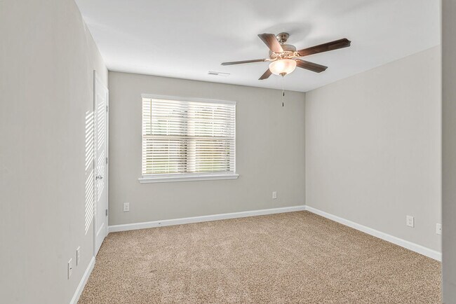 Building Photo - 10 Jaydn Dr W