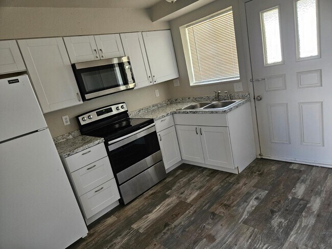 Building Photo - 50 S 200 W