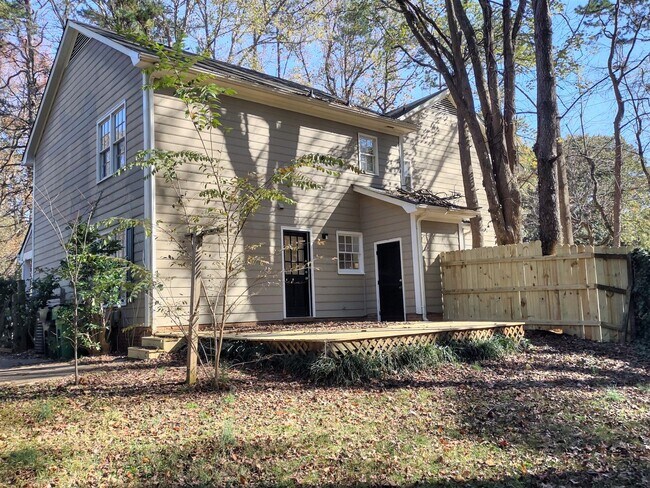 Building Photo - Beautiful Duplex Home Located in the Stone...