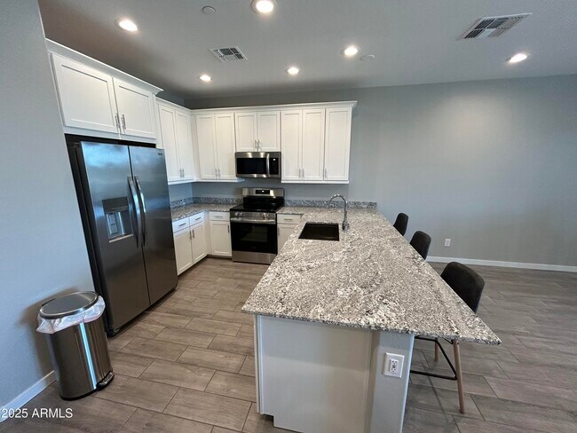 Building Photo - 4073 E Amoroso Dr