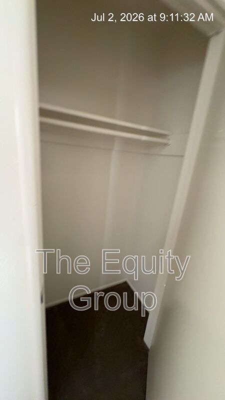Building Photo - 529 E Kaweah Ave