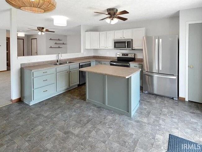 Building Photo - 2398 Maxwell Dr