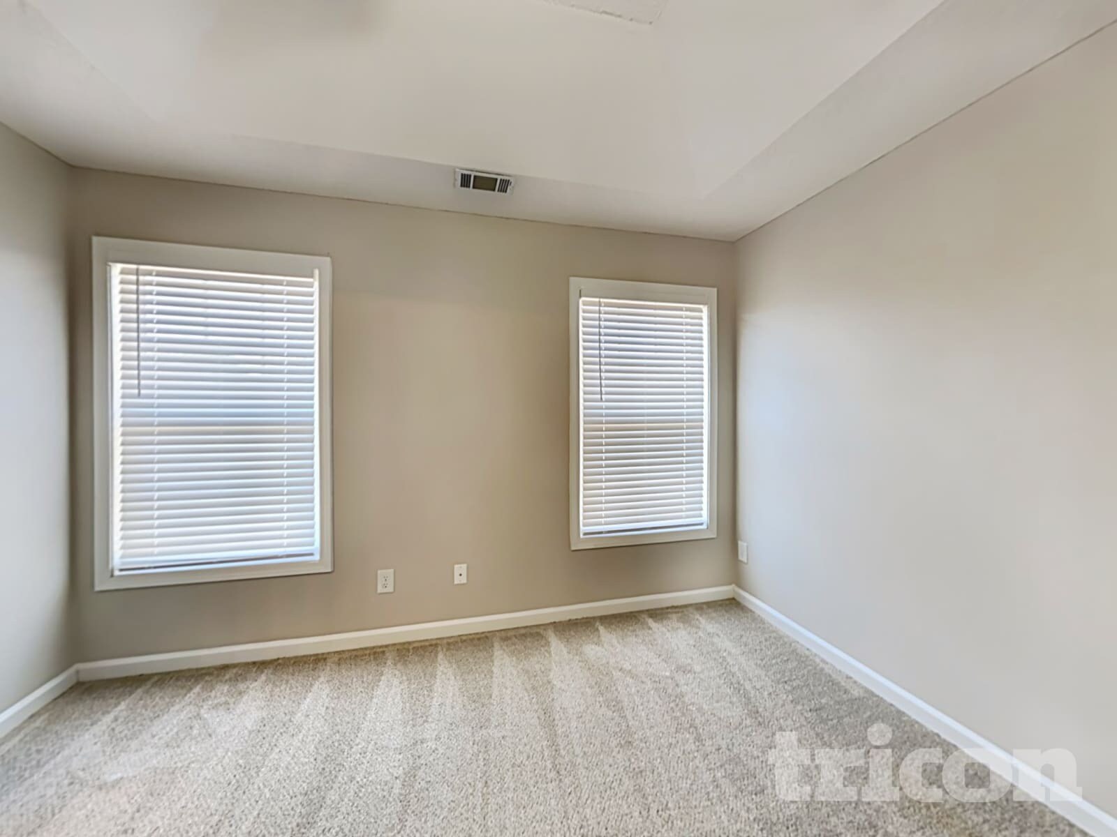 Building Photo - 208 Ravenwood Ct