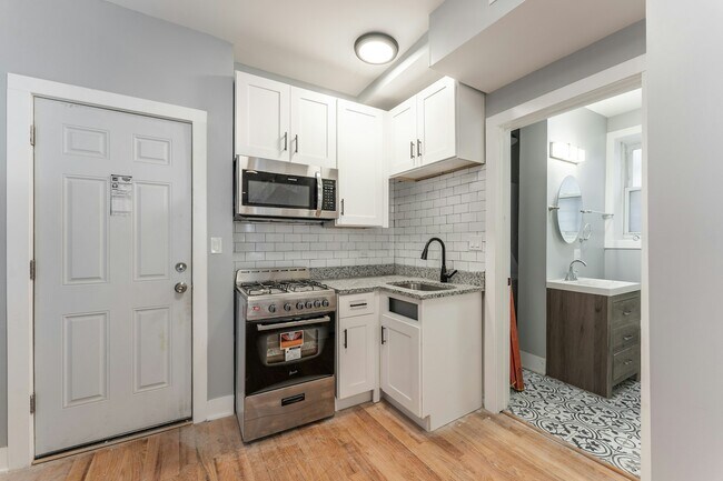 Building Photo - 1624 W Beach Ave