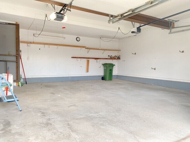 Building Photo - 3BD, 2BTH Bellevue Charmer Ready for YOU, $2,300!!