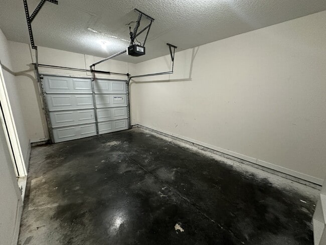 Building Photo - Townhouse for Rent