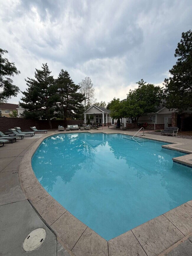 Building Photo - Don’t Miss out on this 4-bedroom 3 bath home in the gated Lighthouse Villas Community.