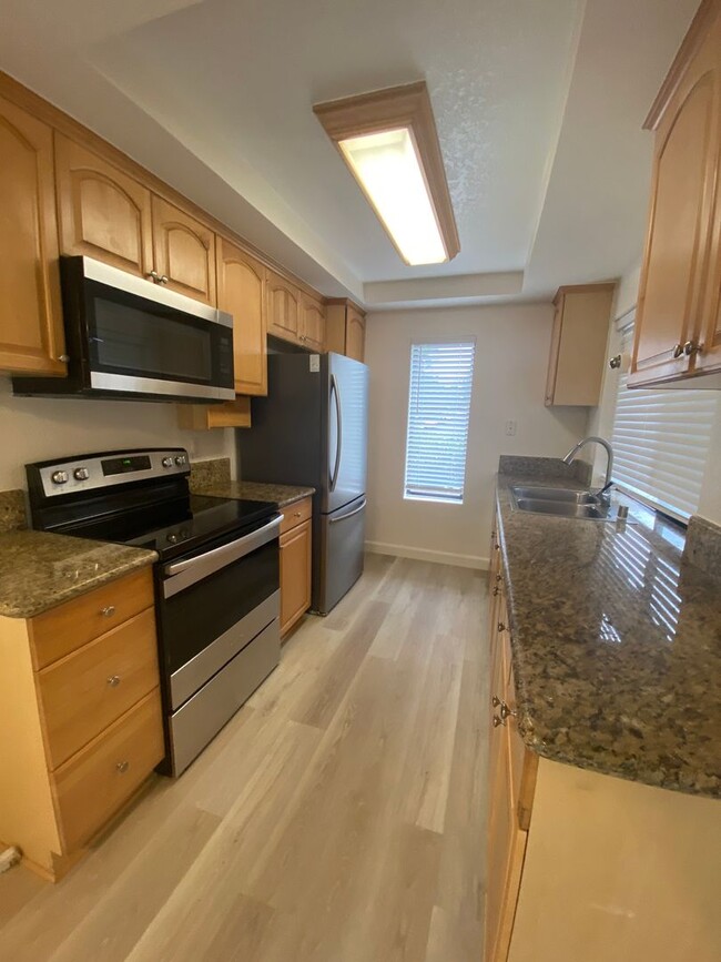 Building Photo - Beautiful Downstairs Two Bedroom Two bath Condo available now!!!!  Located in the Casa Del Partri...