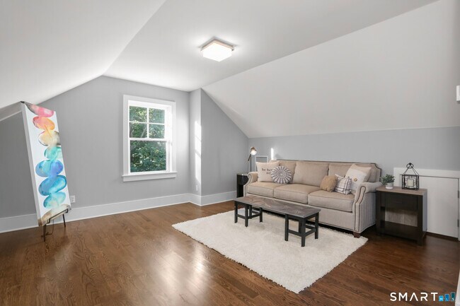 Building Photo - 26 Long Lots Ln