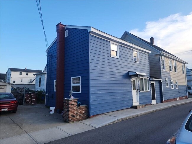 Building Photo - 4 Shaws Ln