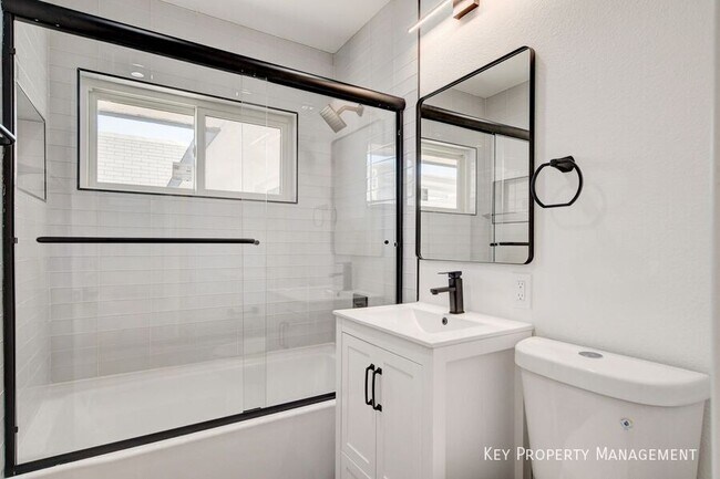 Building Photo - 3962 Euclid St