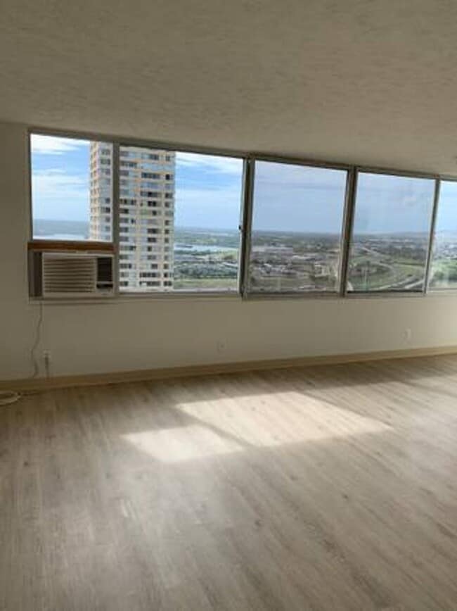 Primary Photo - Great Location and Great Amenities!