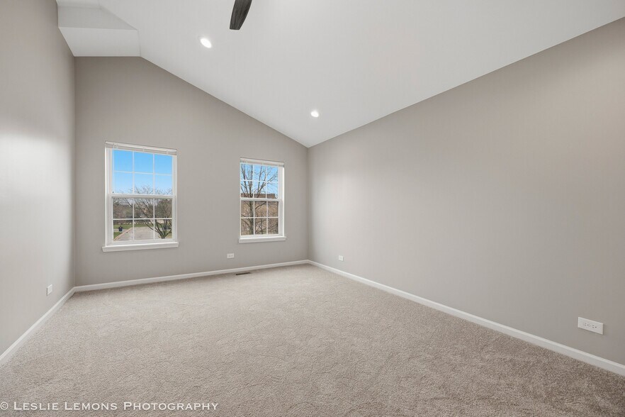 Building Photo - 2233 Hillsboro Ct