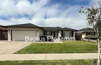 Building Photo - Beautiful four bedroom home in South Salinas