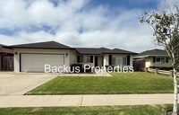 Building Photo - Beautiful four bedroom home in South Salinas