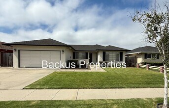 Building Photo - Beautiful four bedroom home in South Salinas