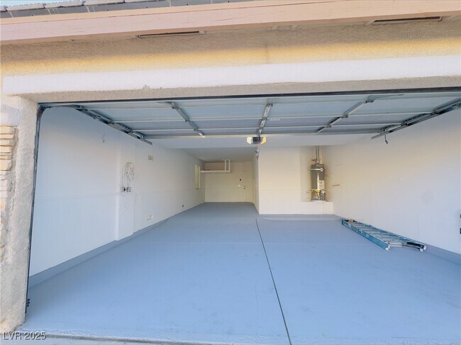 Building Photo - 8809 Timber Mesa St