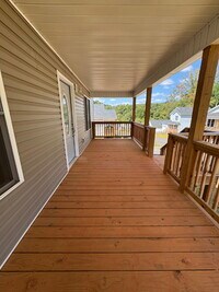 Building Photo - "Charming 3-Bed Retreat with Granite Touch...