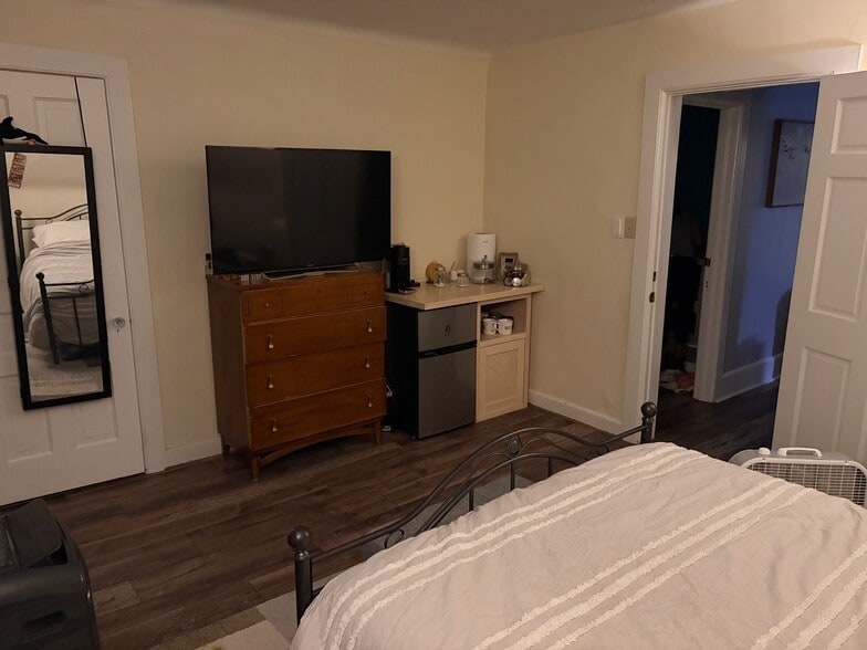Bedroom 2 - 2762 N Oakland Ave