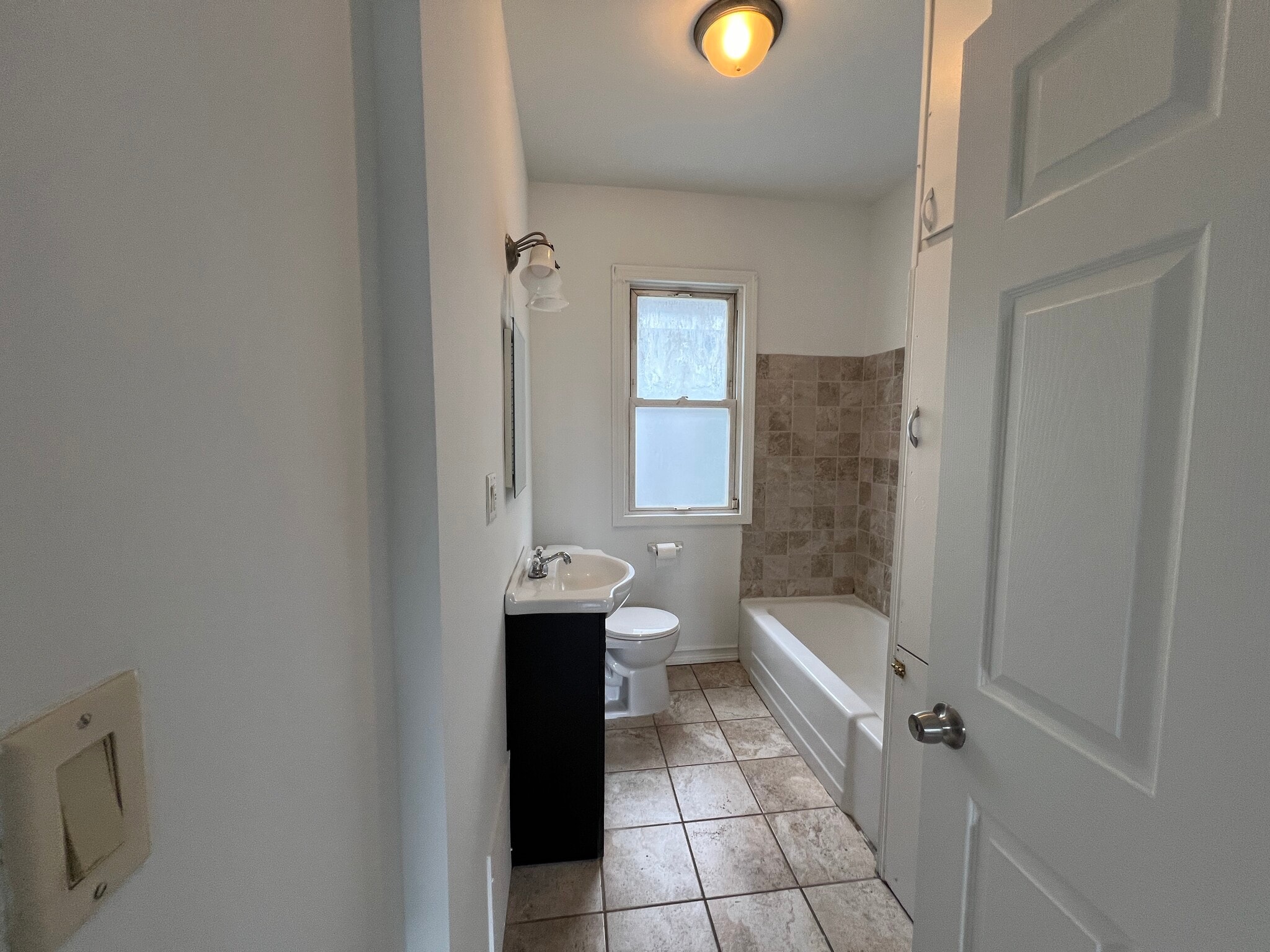 Building Photo - 1122 W 144th St