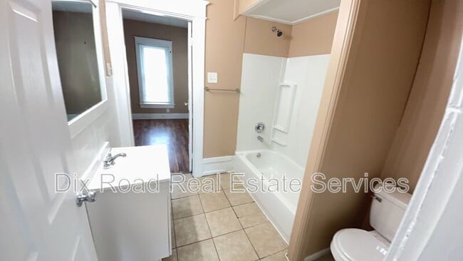 Building Photo - 2107 Queen Ave