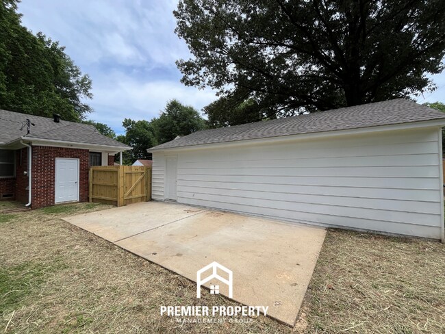 Building Photo - NEWLY RENOVATED 4BR/2BA Whitehaven Home | Detached 2-Car Garage & Tile Floors