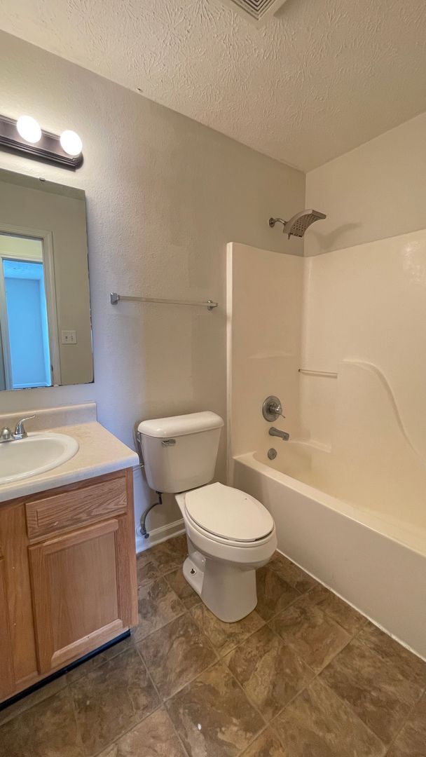 Building Photo - West Lafayette - Large 3 Bedroom 2 Bath Duplex