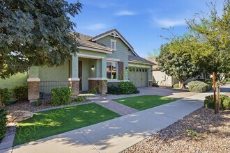 Building Photo - Beautiful 4-bed/3.5-bath Gilbert Home in Gilbert’s Cooley Station!