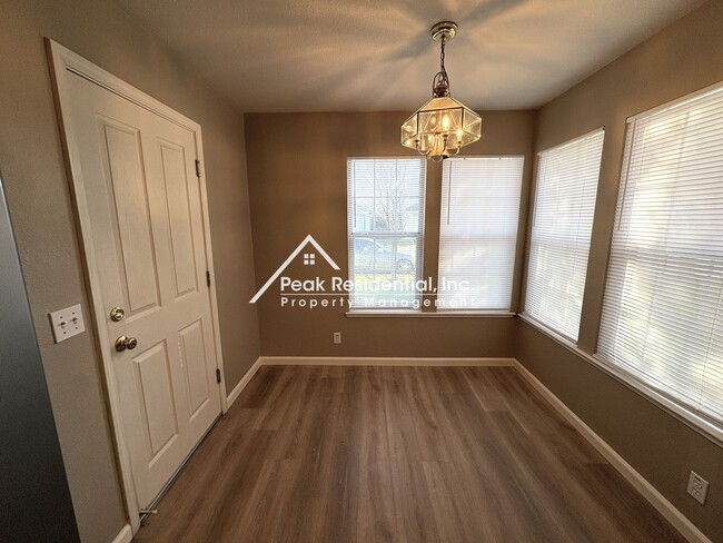 Building Photo - Charming 3bd/2ba Elk Grove Home With 2 Car Garage!