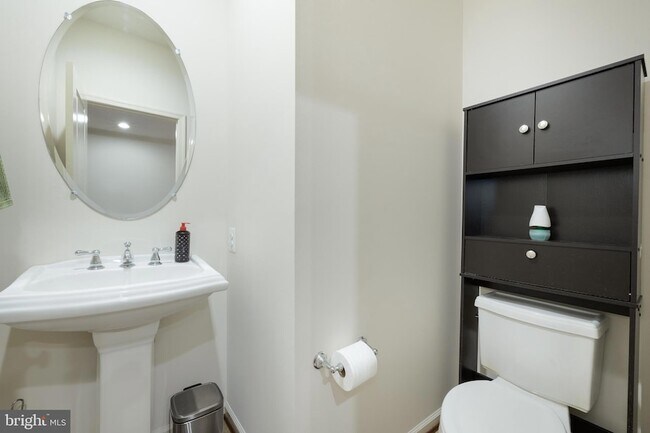 Building Photo - 42557 Dreamweaver Dr