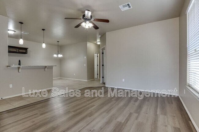 Building Photo - 1308 Garden Gate Dr