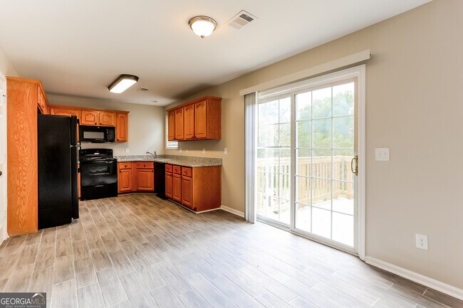 Building Photo - 147 Portland Rd