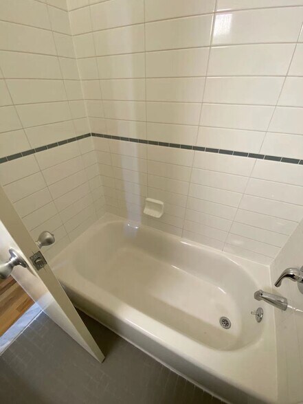 Building Photo - 457 Convent Ave