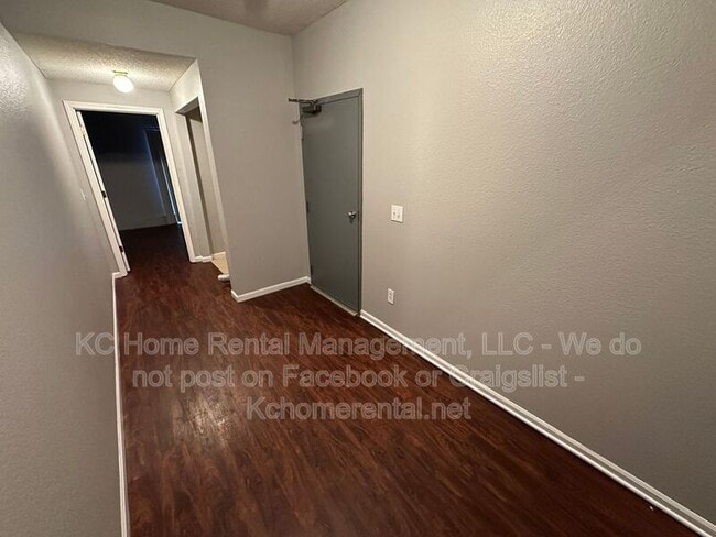 Building Photo - 5656 N Anita Ave