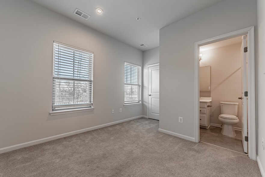 Building Photo - 201 S Macon St