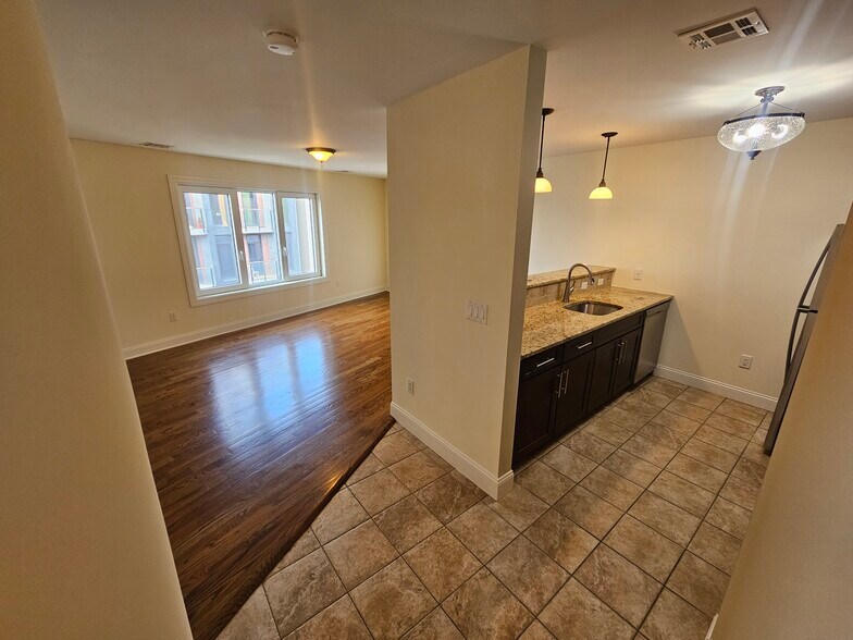 Building Photo - 115Bruen