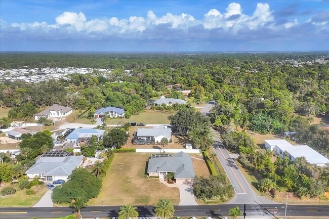 Building Photo - Annual Pool Home for Rent in Englewood