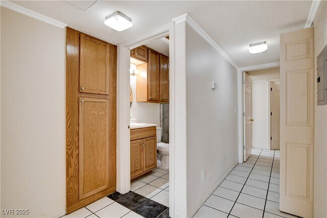 Building Photo - 5216 Mandalay Springs Dr