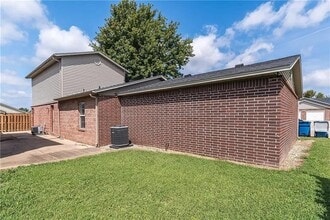 Building Photo - 3501 SW Landau Ct