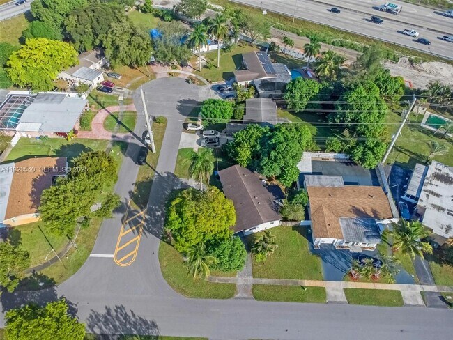 Building Photo - 601 SW 64th Pkwy