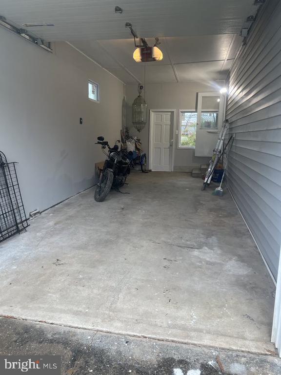 Building Photo - 3 Lakecrest Cir