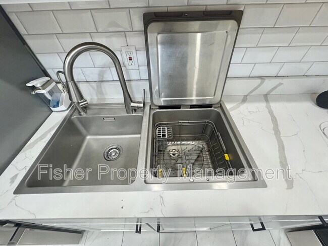 Building Photo - 518 Northside Ave