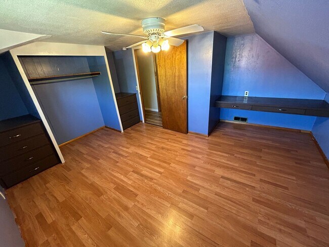 Building Photo - Charming 4 bed/1.5 bath home for rent