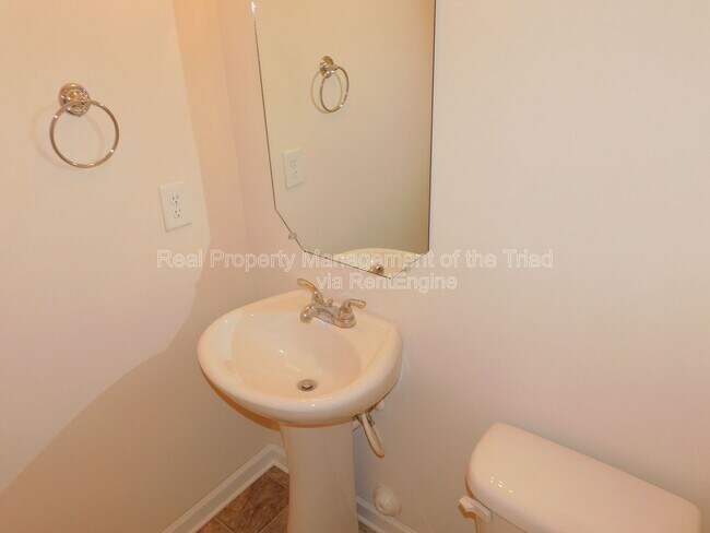 Building Photo - 415 Hidden Brook Ln